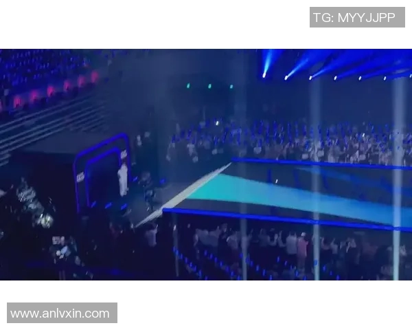 Jackeylove在比赛中展现超凡实力成功击杀对手引发全场欢呼