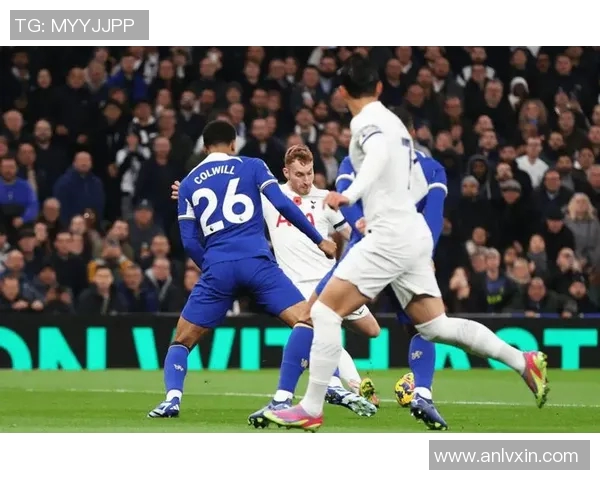 英超积分榜赛事持续激烈,最新排名出炉引发球迷热议 英超积分榜赛事持续激烈,最新排名出炉引发球迷热议